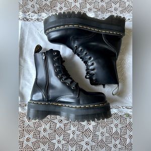 NWOT JADON Platform Doc Martens